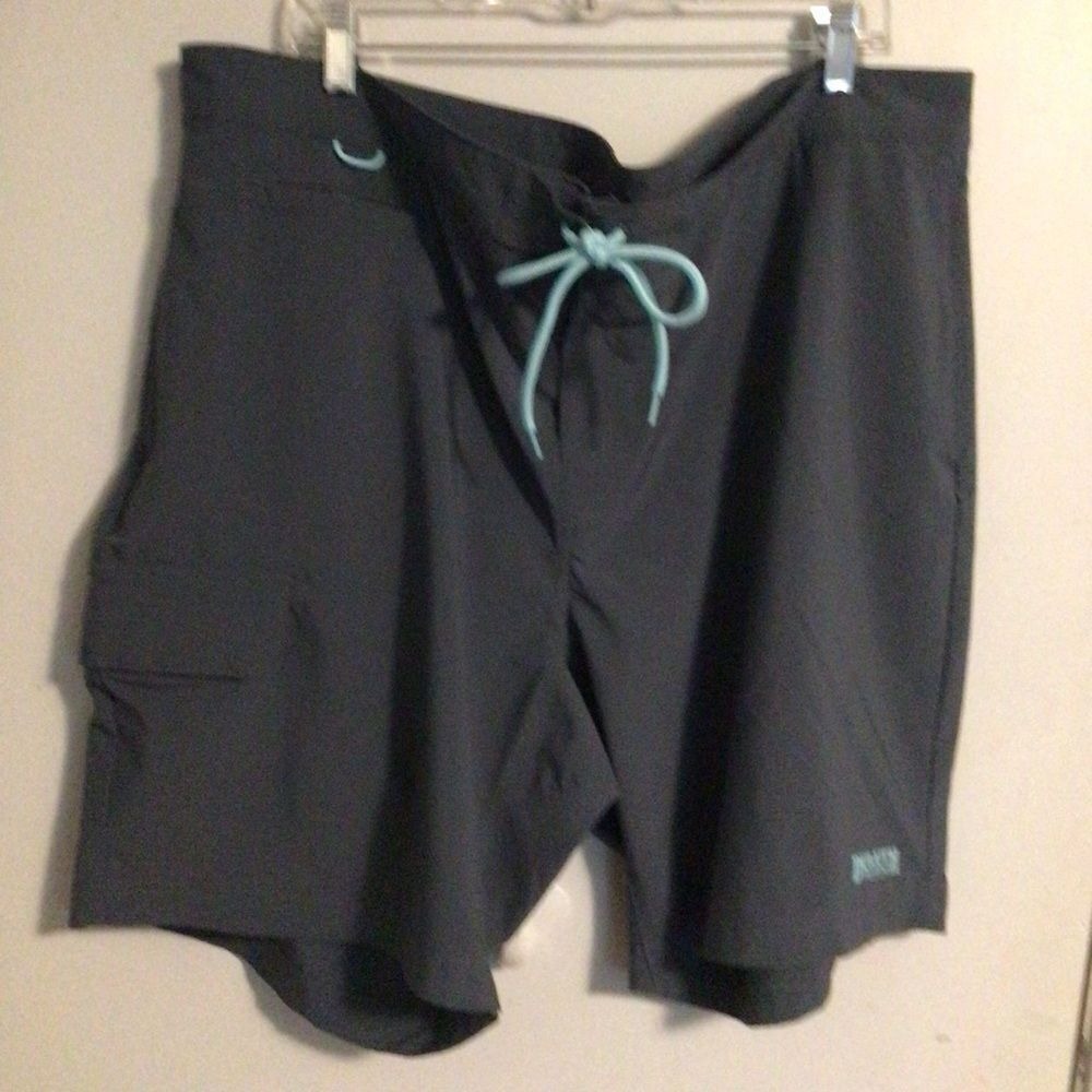 Duluth Trading Co Mens Gray Cargo Shorts‎ 44 Waist 9 Inseam Polyester Spandex